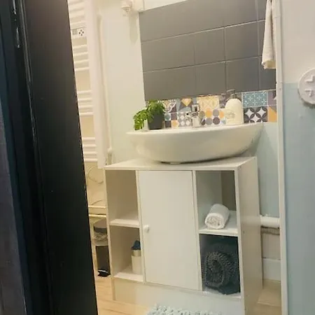 La Terrasse, Train - Paris Trajet D'environ 1 Heure 10 Minutes Lens