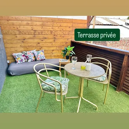 La Terrasse, Train - Paris Trajet D'environ 1 Heure 10 Minutes *